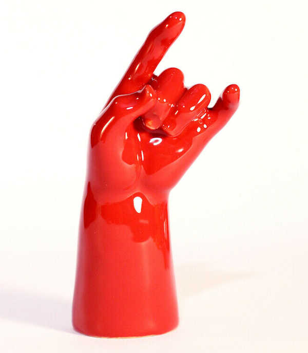 mano rossa facciamo le corna mano rossa facciamo le corna
